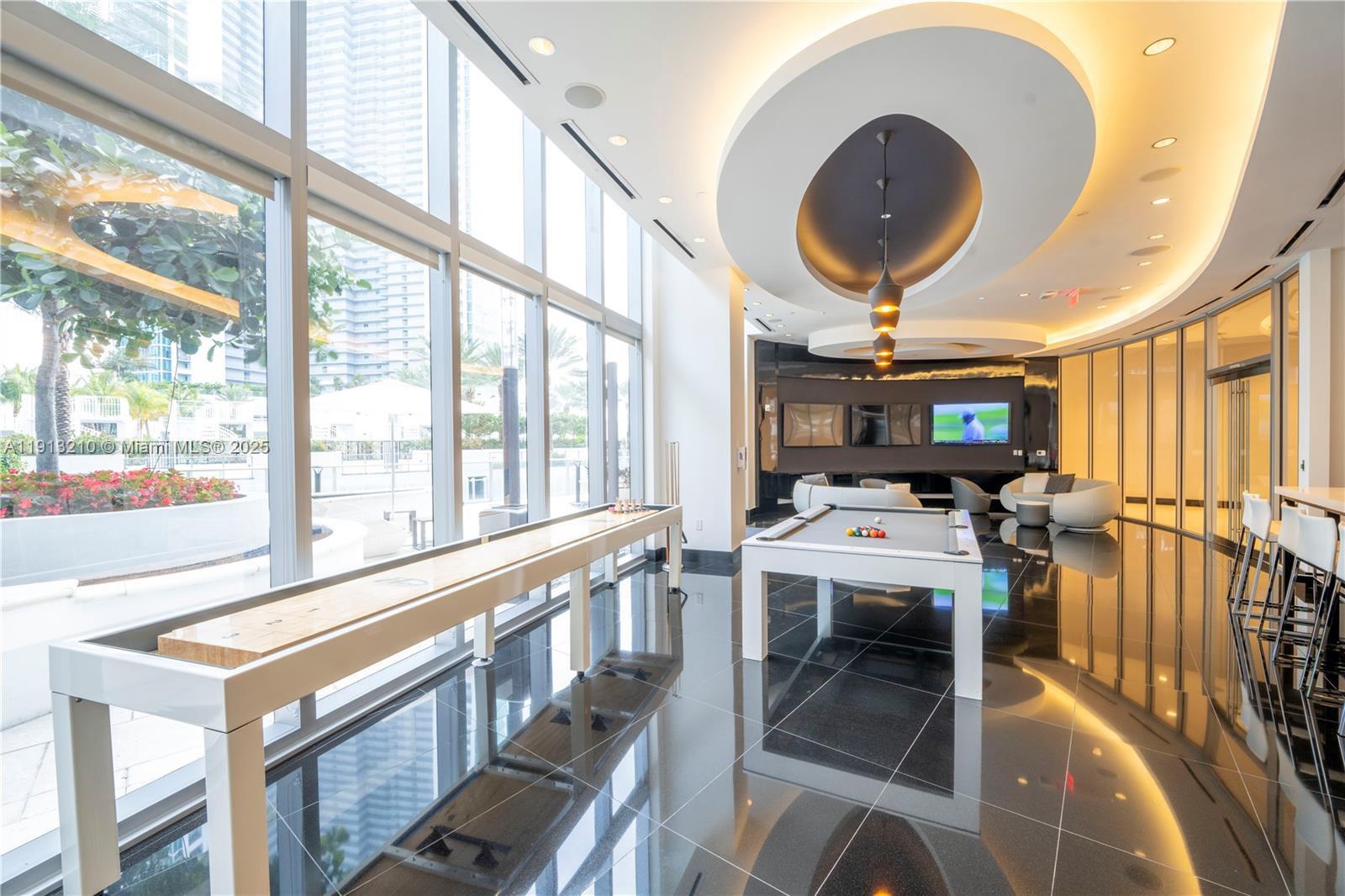 PARAMOUNT MIAMI WORLDCENT - Residential Lease