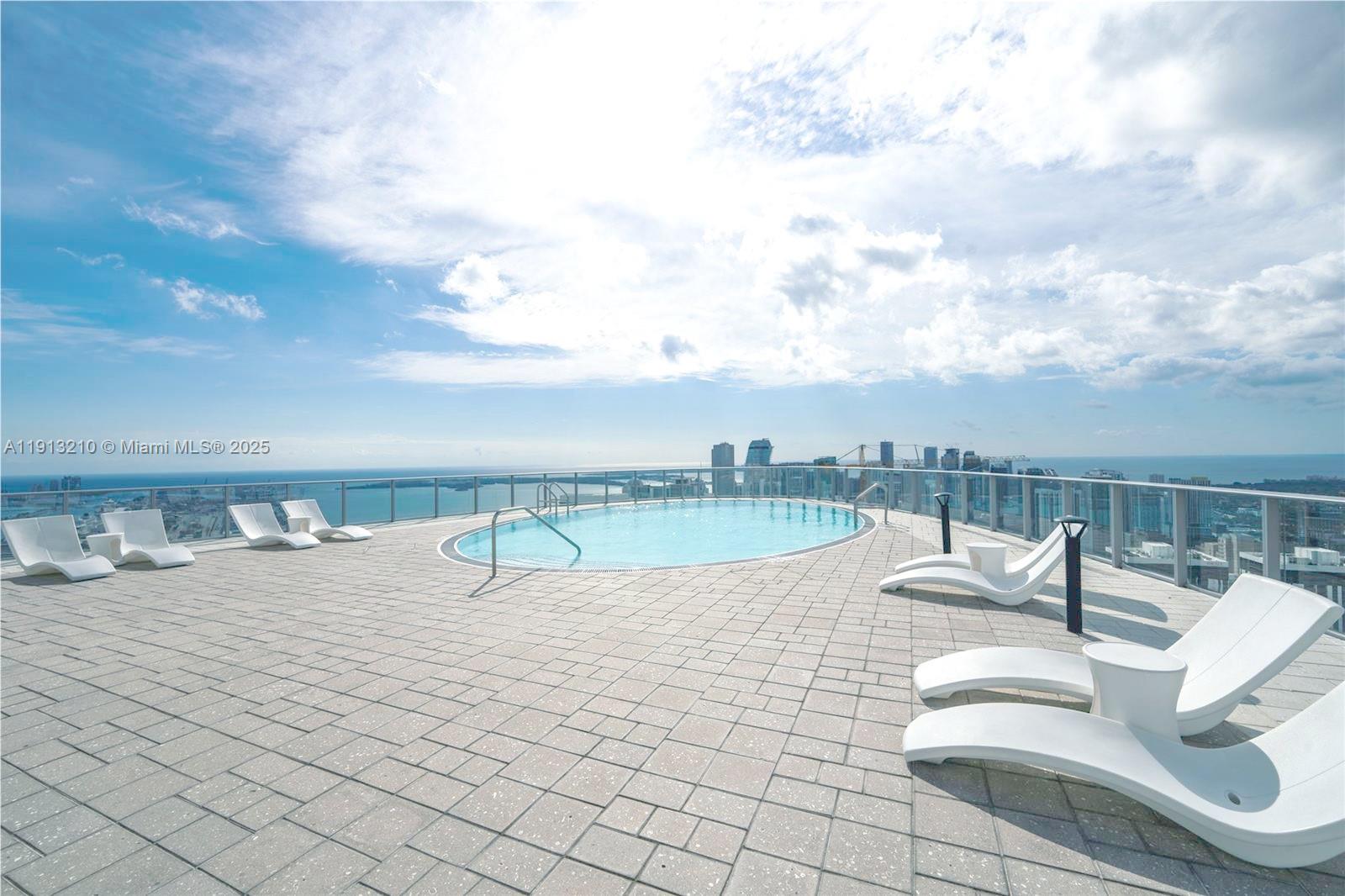 PARAMOUNT MIAMI WORLDCENT - Residential Lease