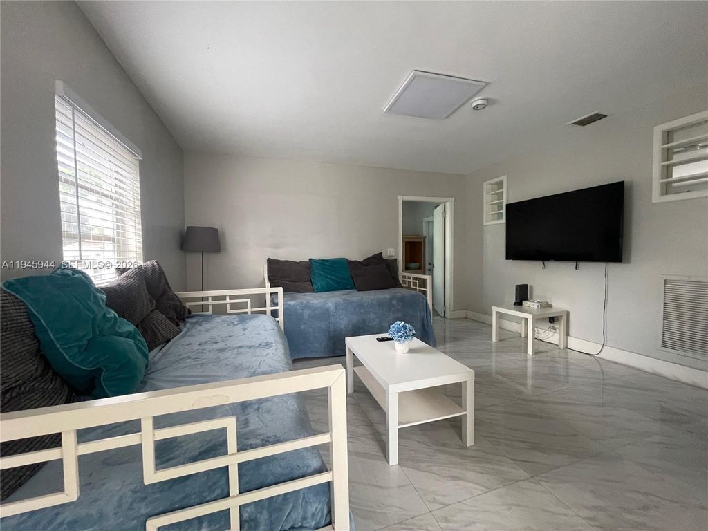 Photo of Hollywood, FL 33020 (MLS # A11945944)