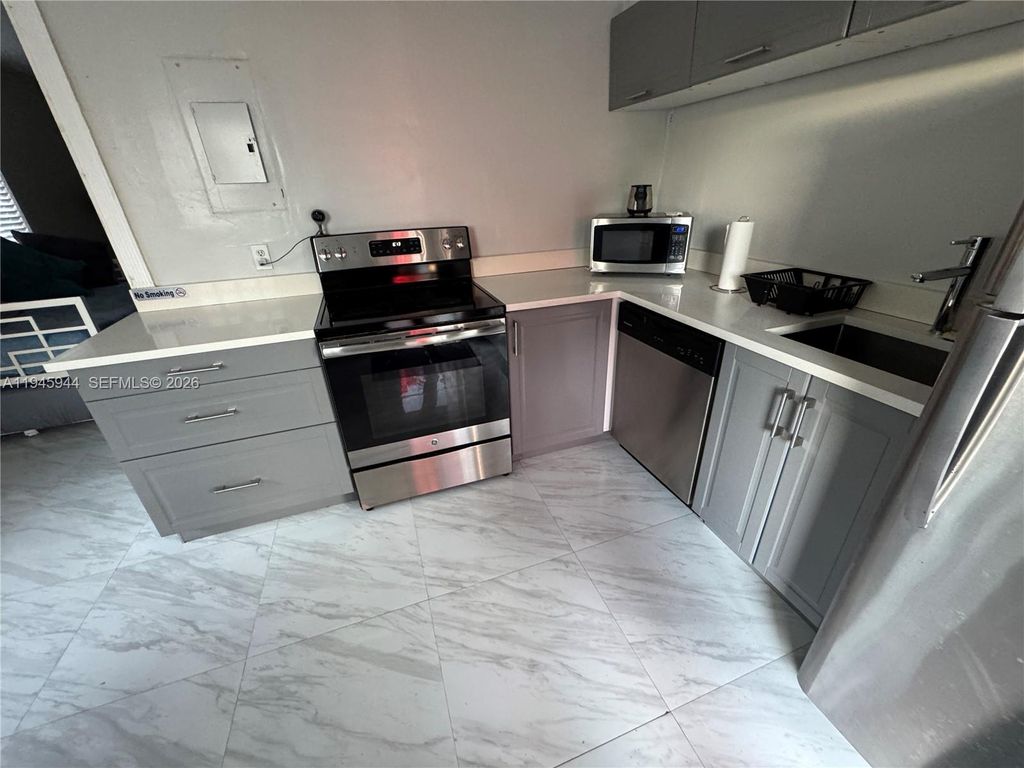 Photo of Hollywood, FL 33020 (MLS # A11945944)