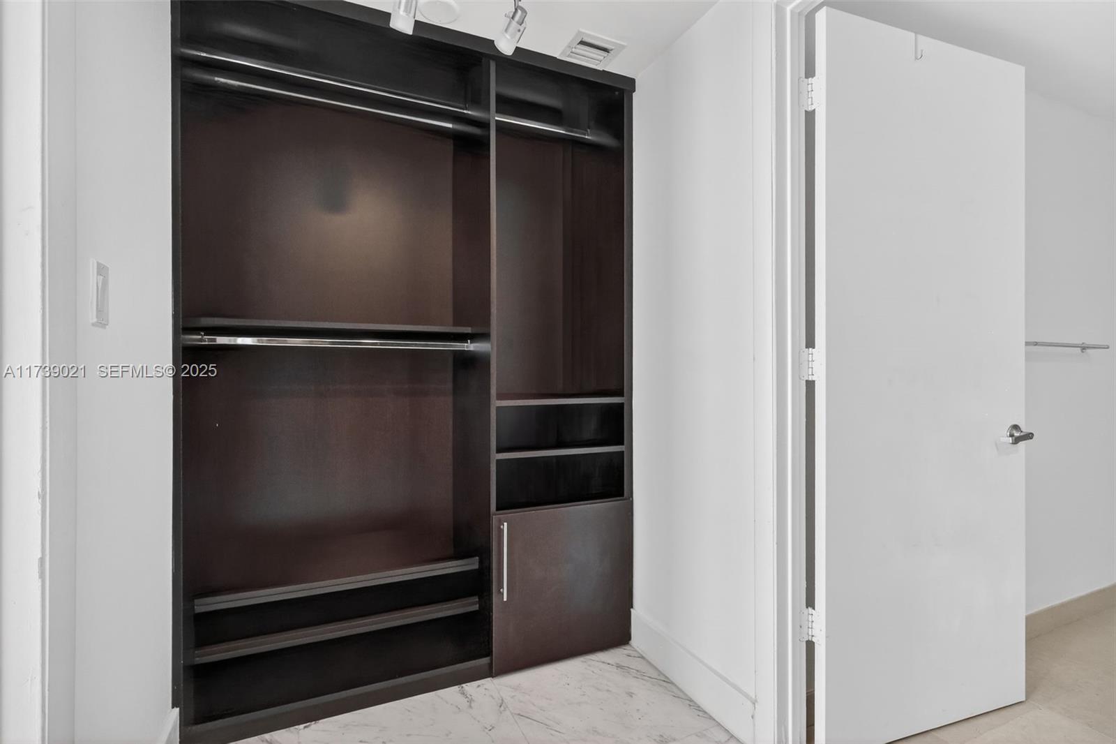 ICON BRICKELL CONDO NO 3 - Residential