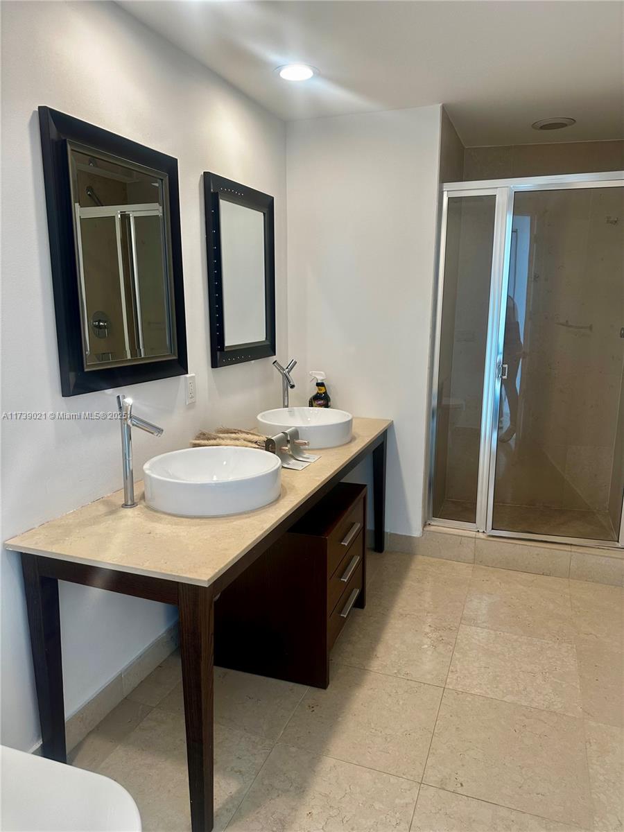 ICON BRICKELL CONDO NO 3 - Residential