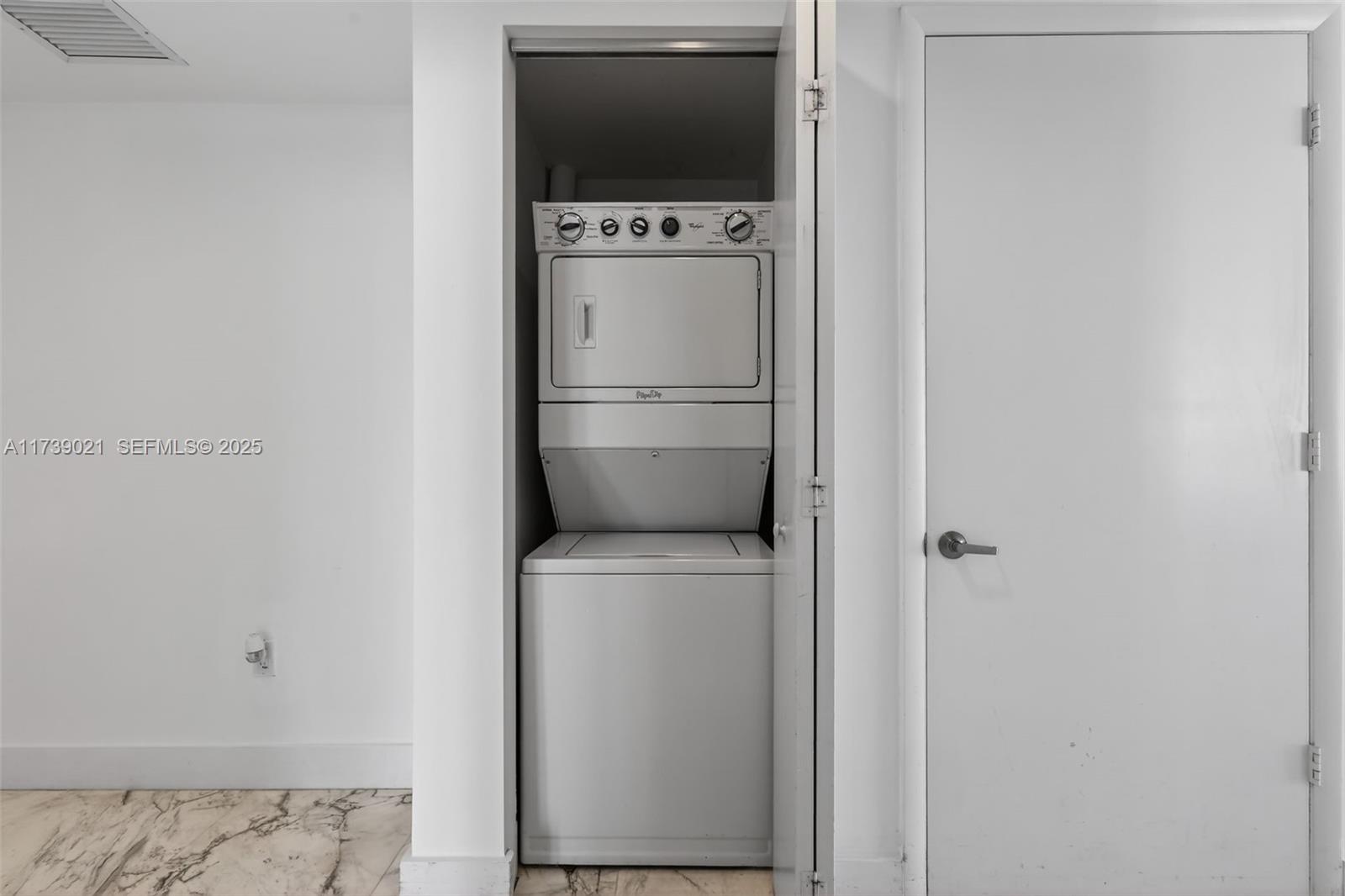 ICON BRICKELL CONDO NO 3 - Residential