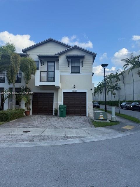 4 Bedrooms/3.5 Baths with double car garage. A spectacular and modern townhouse fully furnished very close to excellent schools restaurants and shops. Rent includes TV Cable & Internet service.