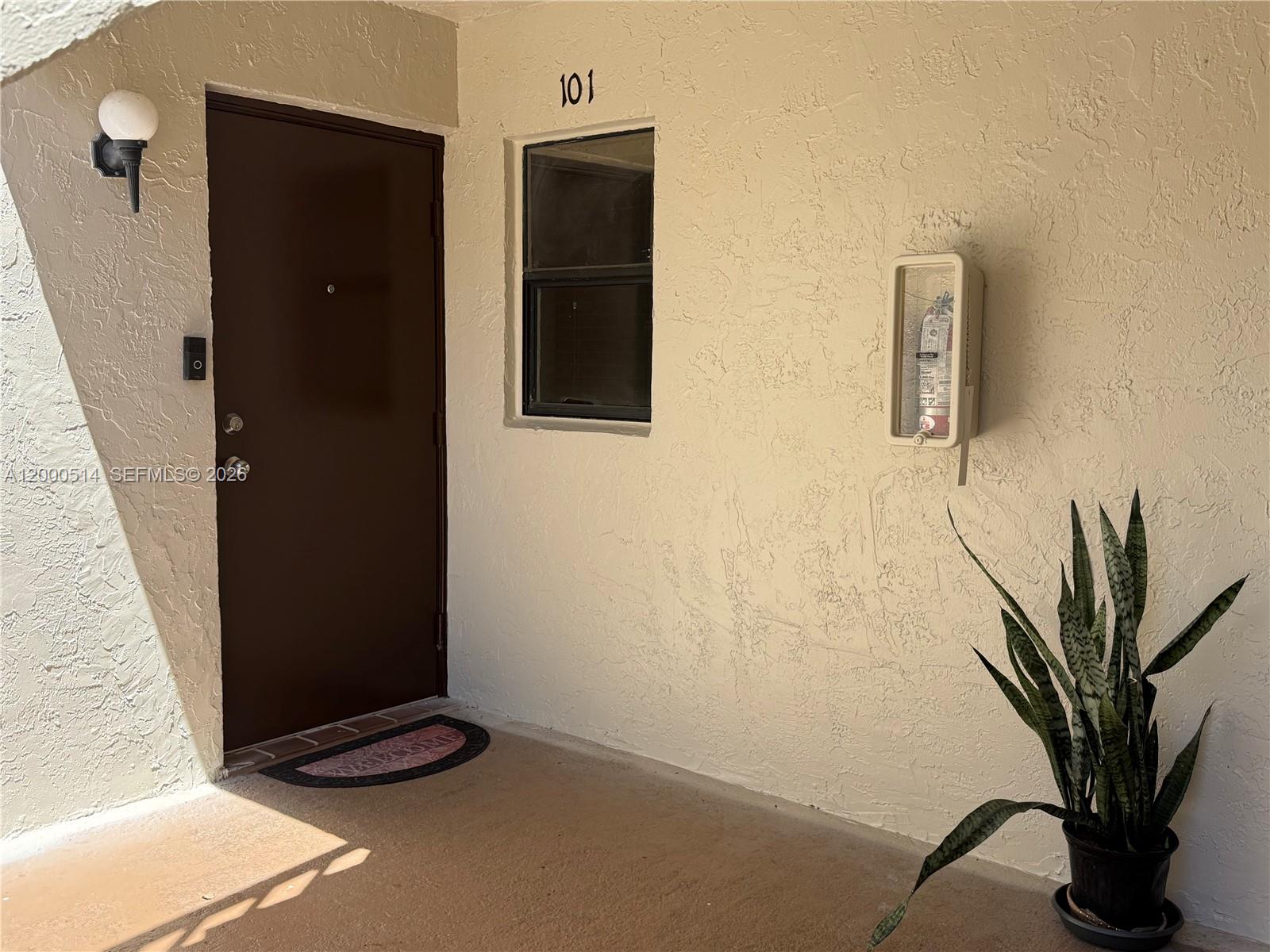 BANYAN TREE FOUR CONDO - Residential