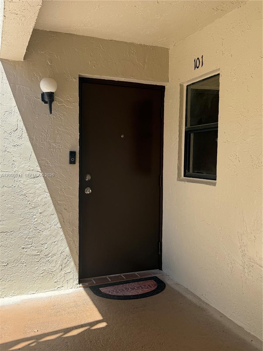 BANYAN TREE FOUR CONDO - Residential