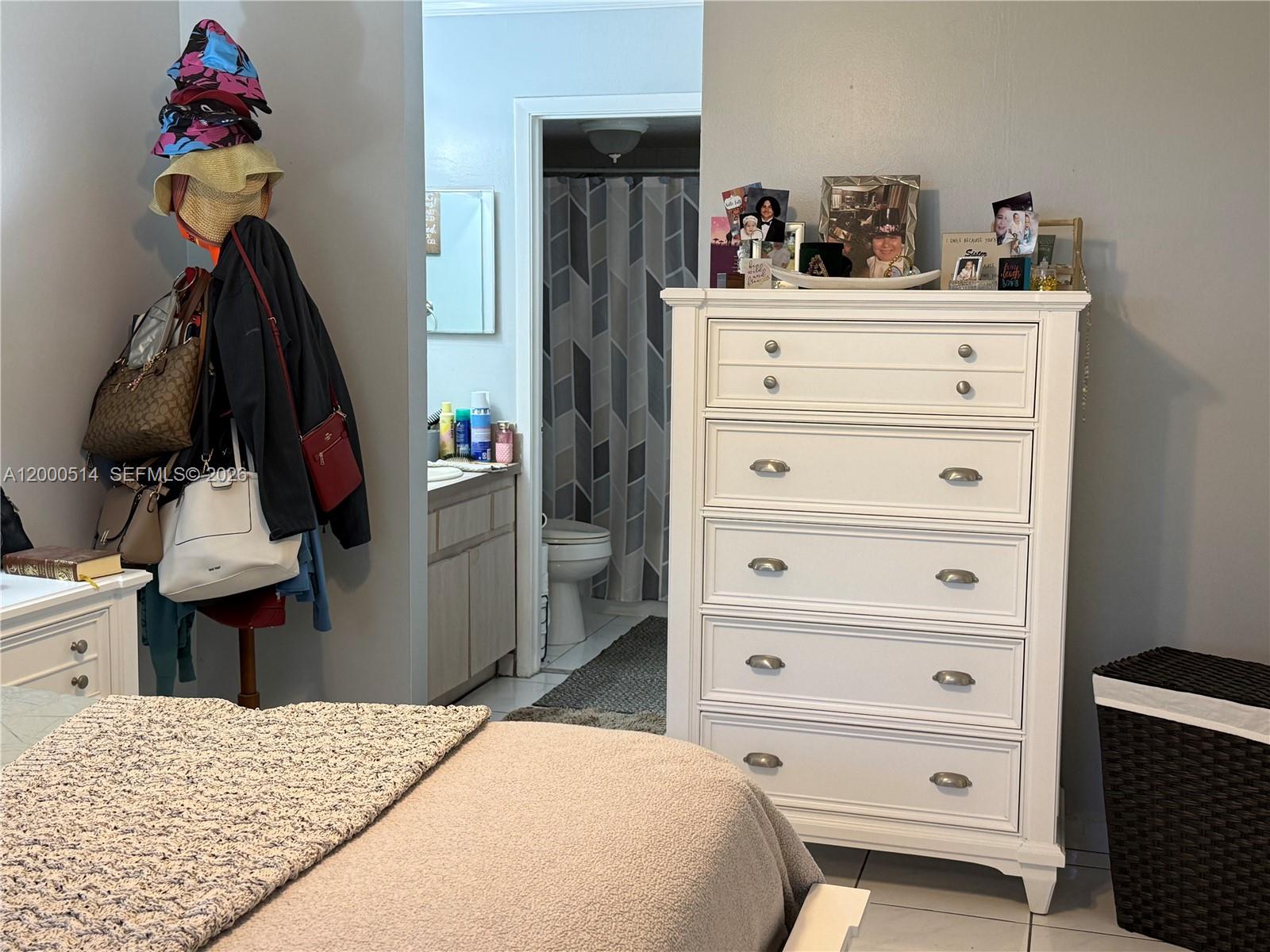 BANYAN TREE FOUR CONDO - Residential