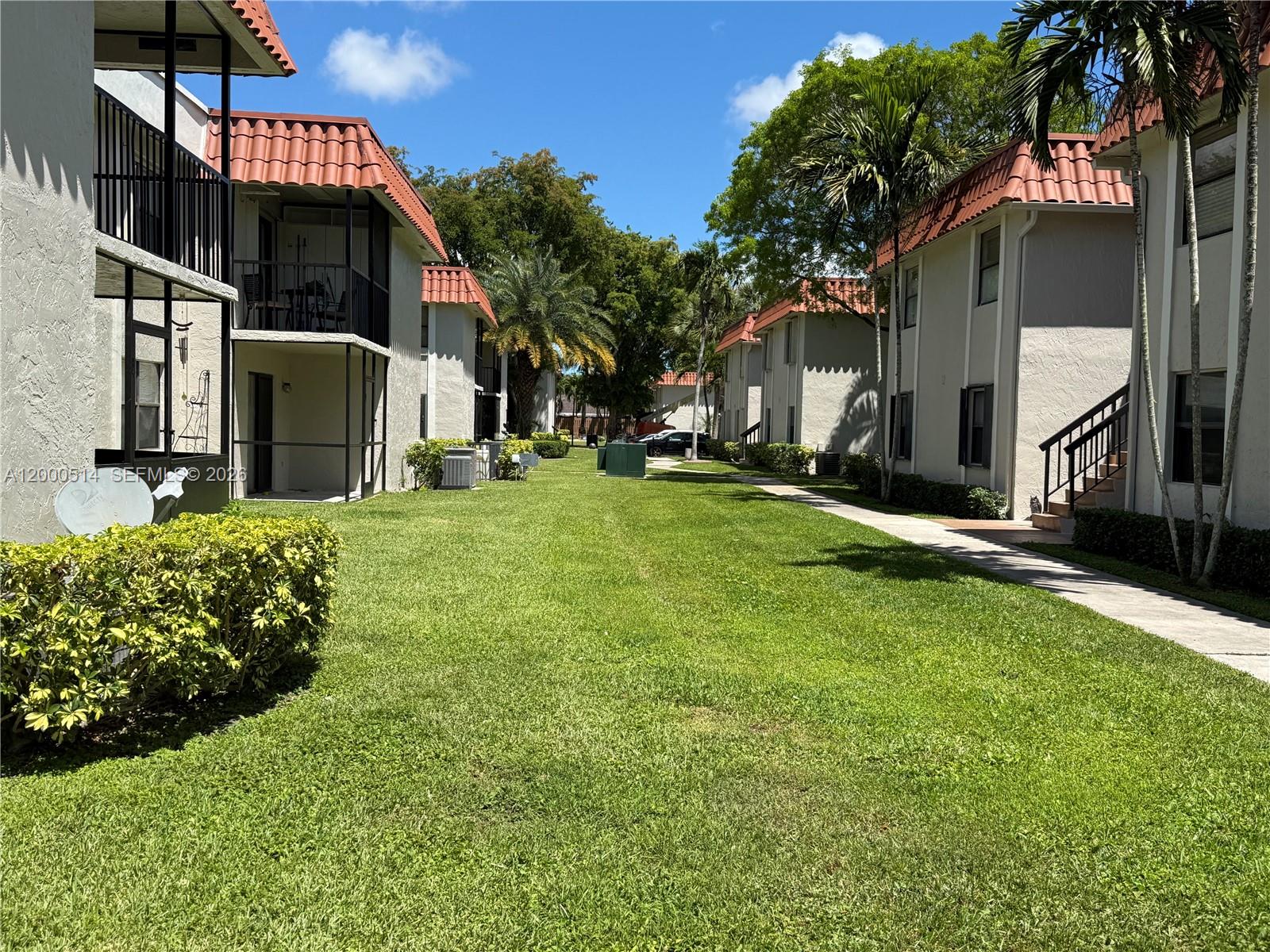 BANYAN TREE FOUR CONDO - Residential