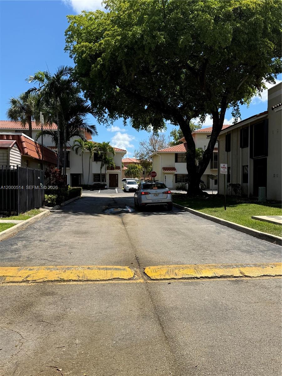 BANYAN TREE FOUR CONDO - Residential