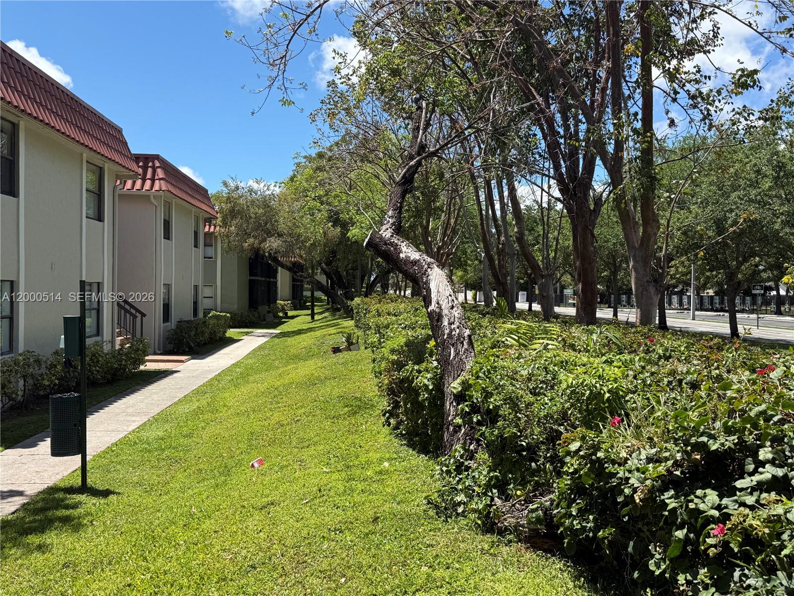 BANYAN TREE FOUR CONDO - Residential