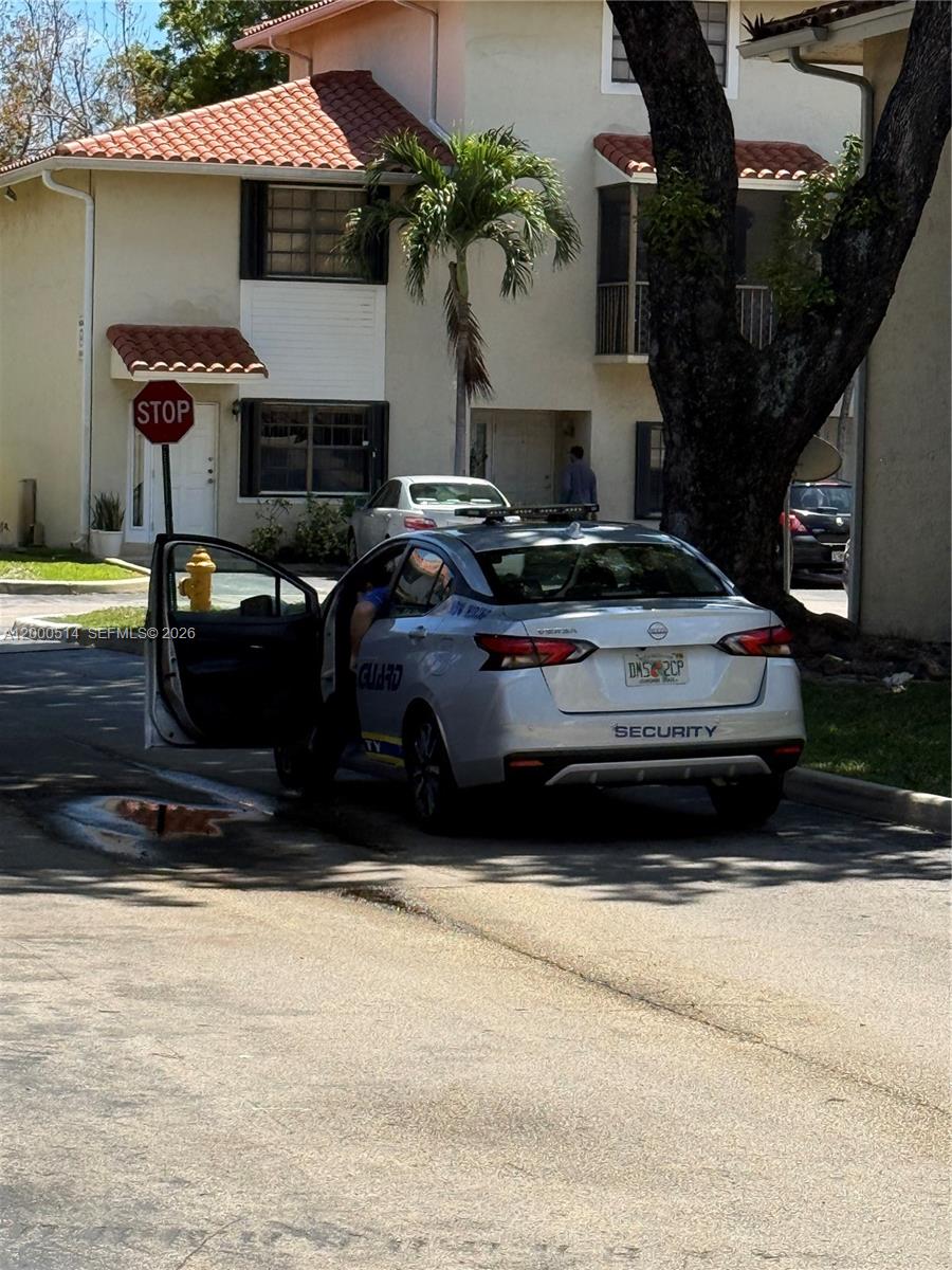 BANYAN TREE FOUR CONDO - Residential