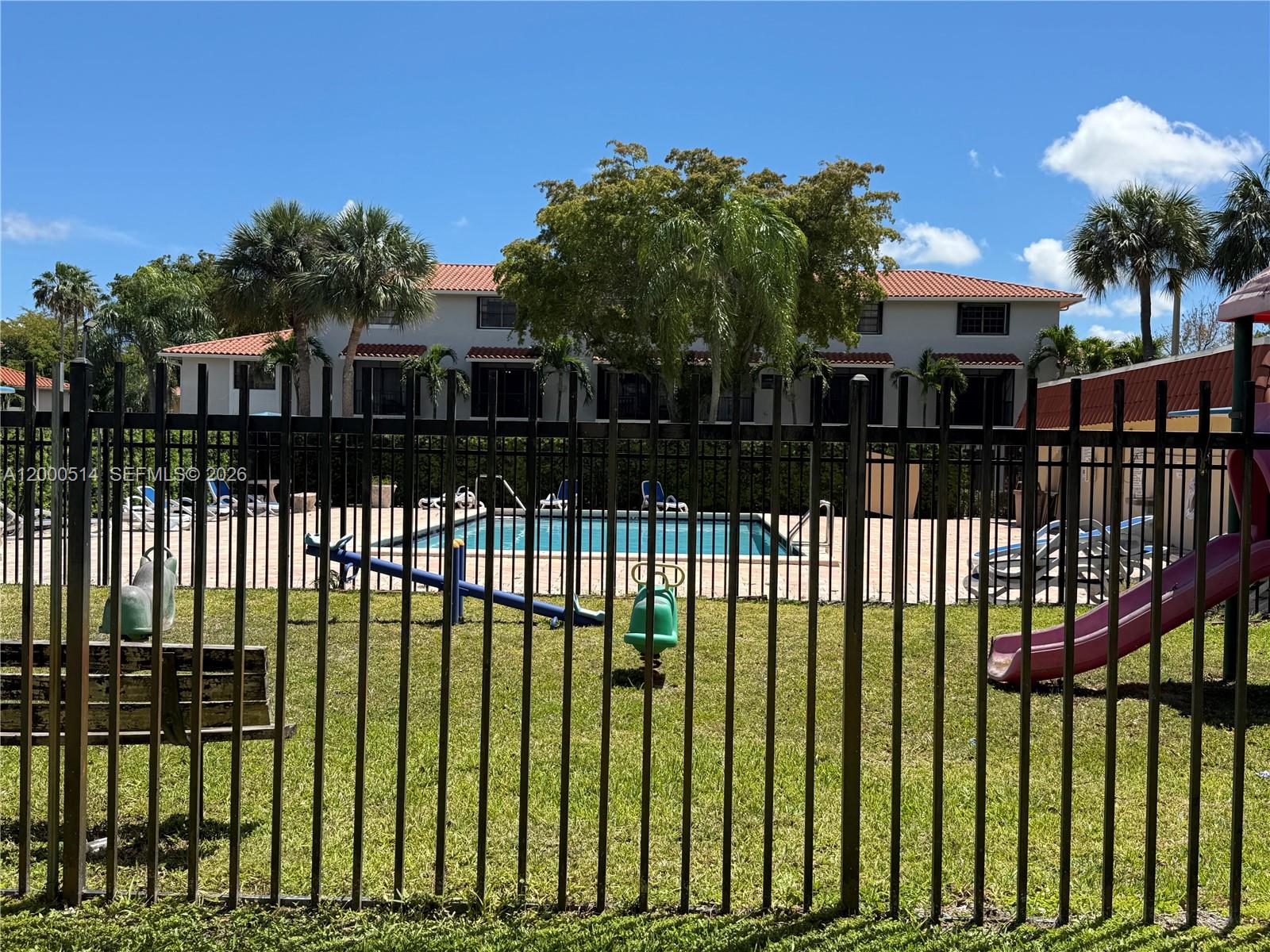 BANYAN TREE FOUR CONDO - Residential