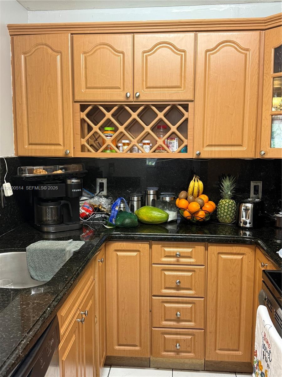 BANYAN TREE FOUR CONDO - Residential