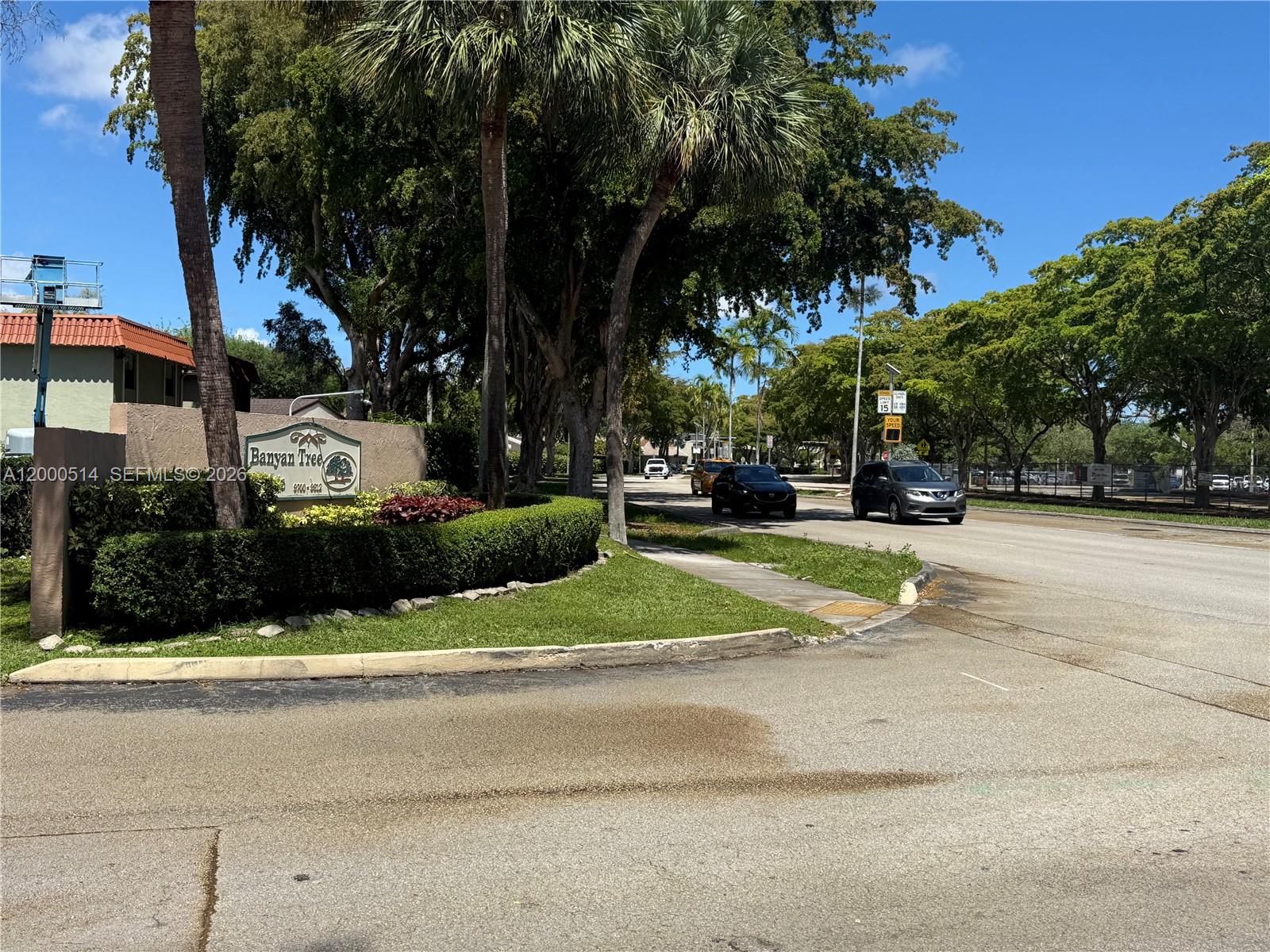 BANYAN TREE FOUR CONDO - Residential