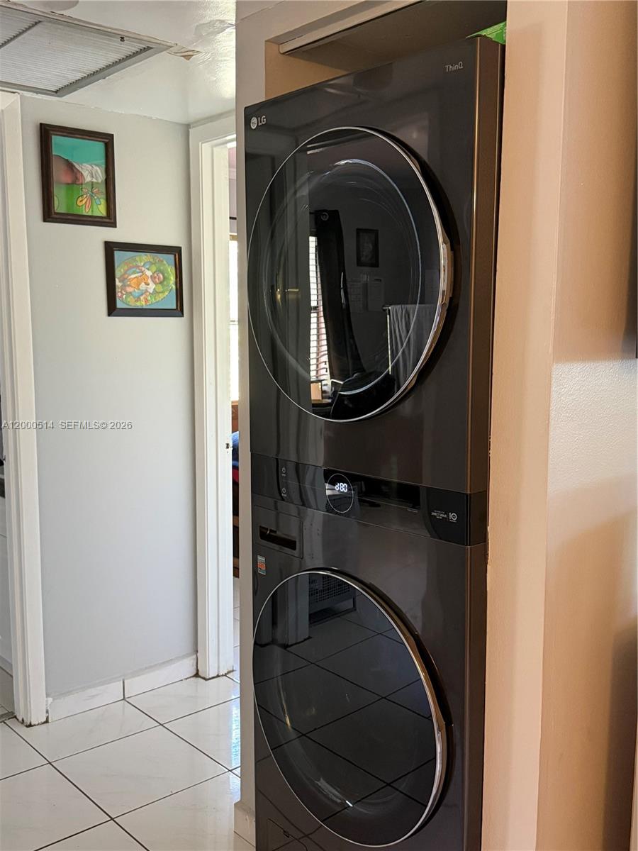 BANYAN TREE FOUR CONDO - Residential