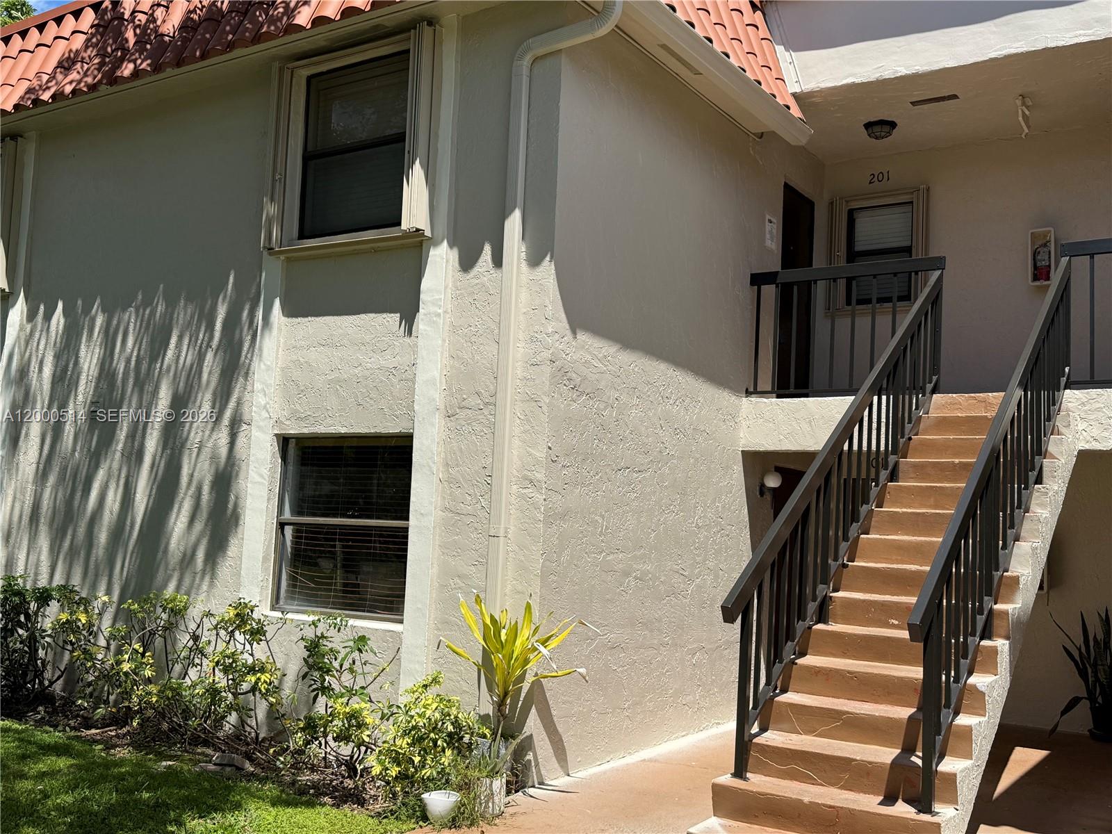 BANYAN TREE FOUR CONDO - Residential