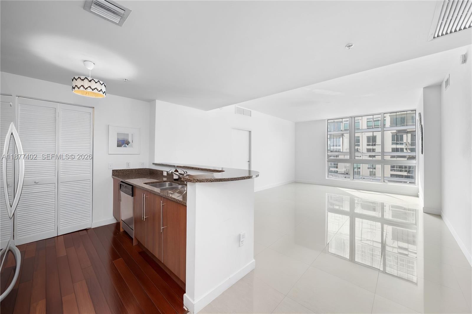 MET 1 CONDO - Residential