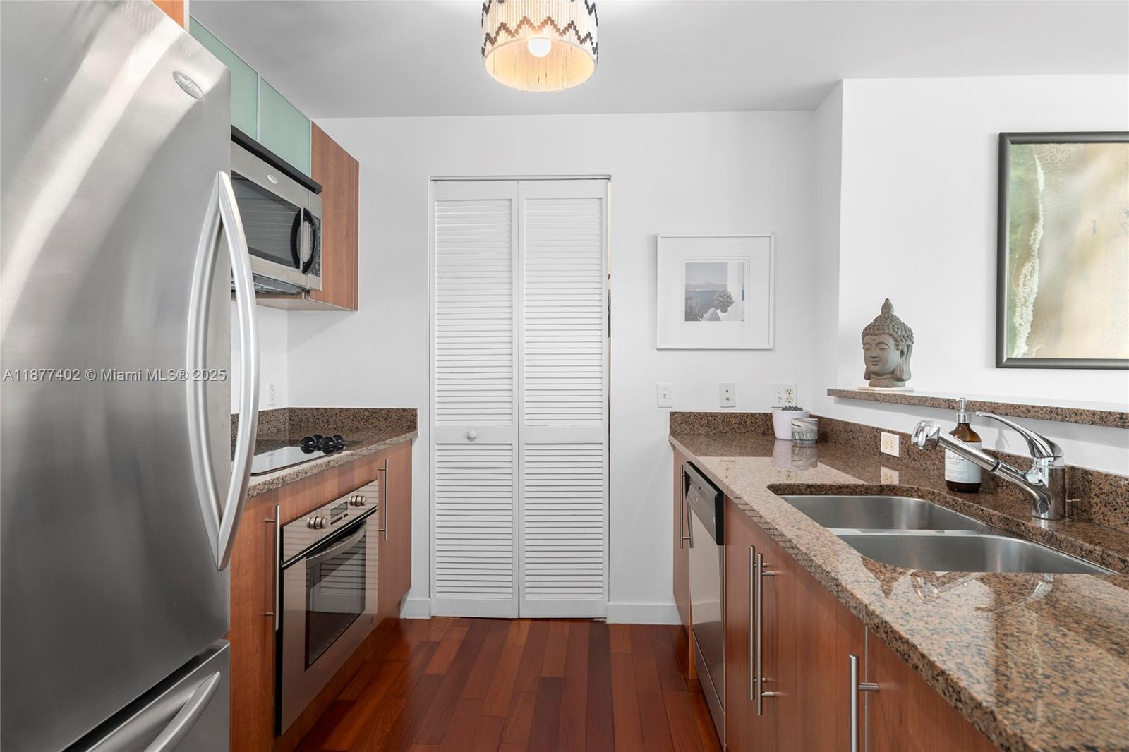 MET 1 CONDO - Residential