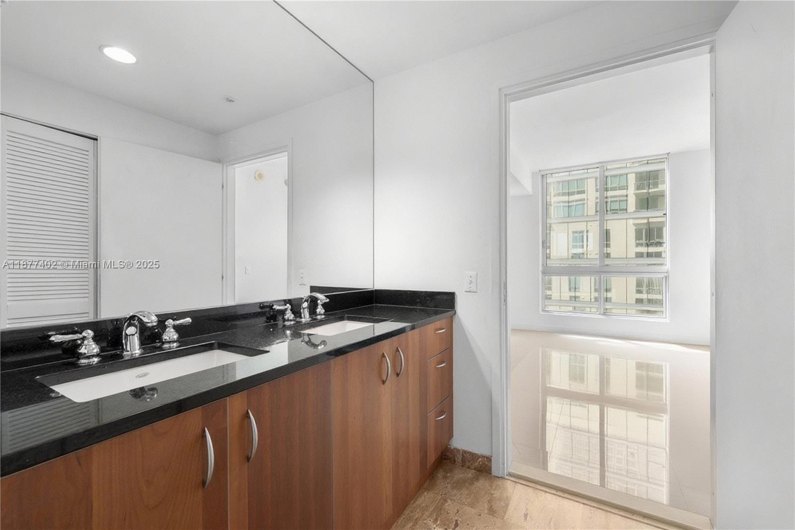 MET 1 CONDO - Residential