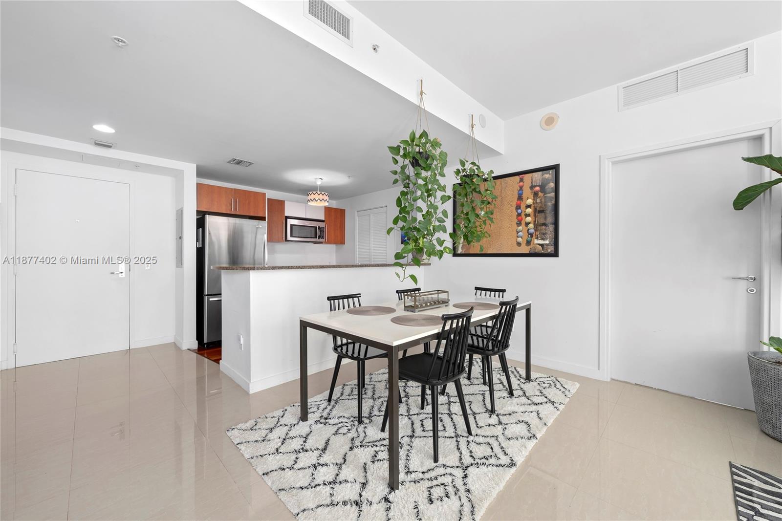 MET 1 CONDO - Residential