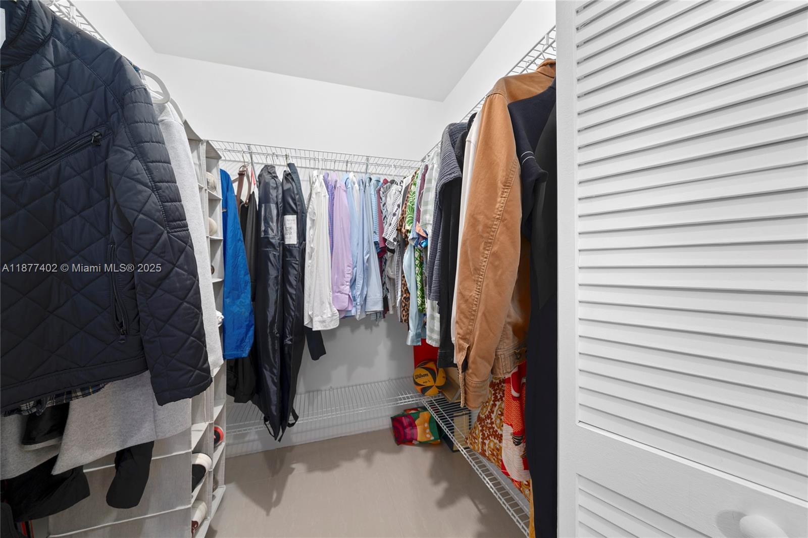 MET 1 CONDO - Residential