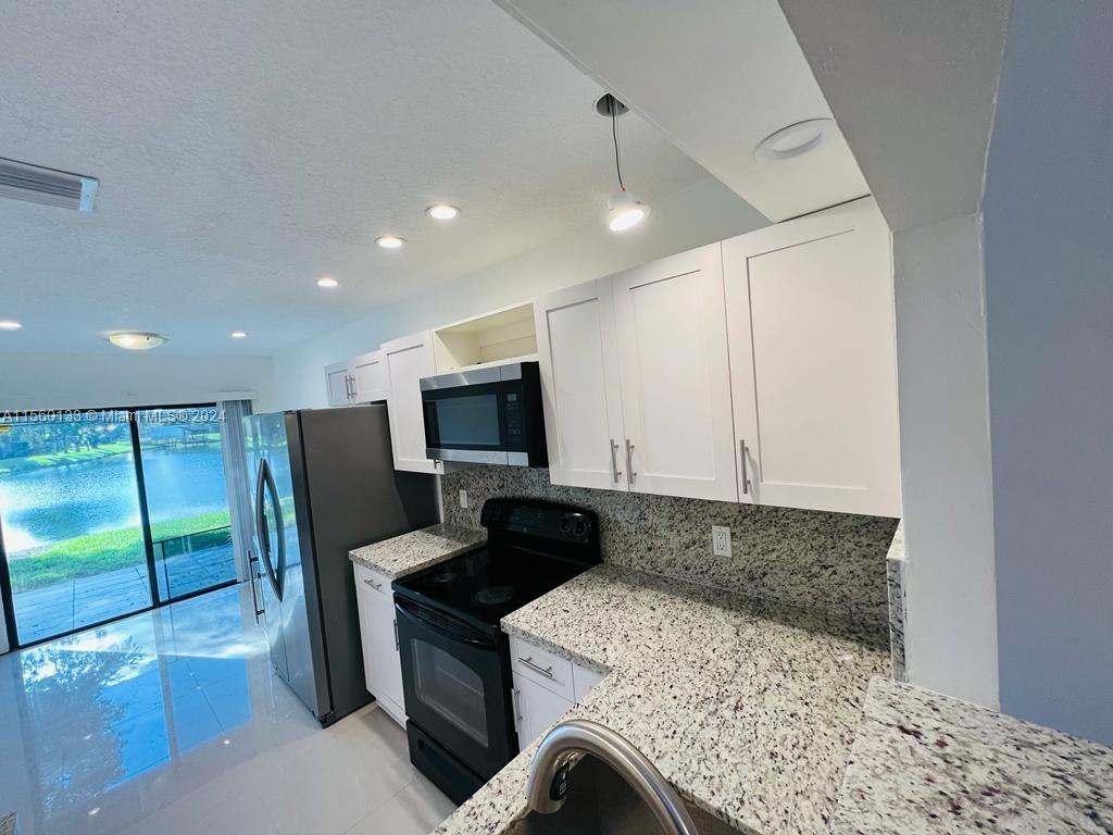 PINE ISLAND LAKES TOWNHOM - Residential Lease