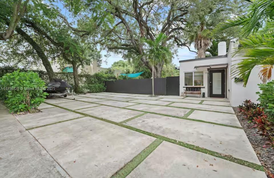 2301 SW 17th Ave