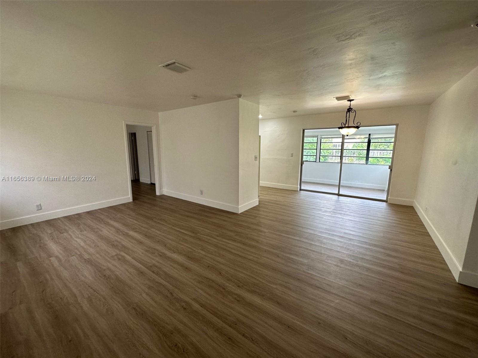 Discover a lovely and spacious 3-bedroom, 2-bathroom single-family home featuring an enormous backyard and front yard, complete with a dedicated laundry room. Rapid approvals and no HOA.