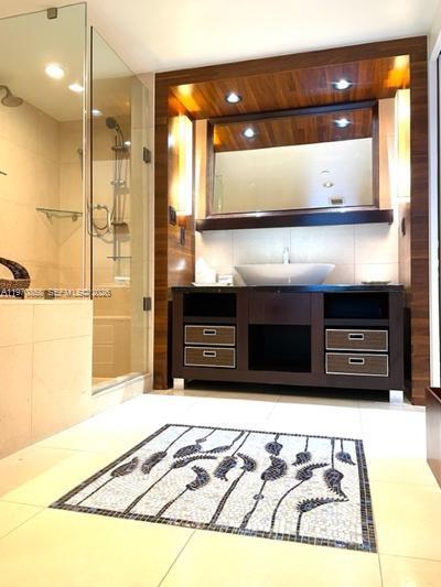 6801 Collins Ave 209