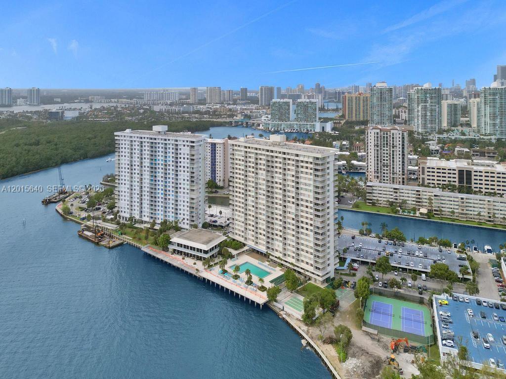 ARLEN HOUSE CONDO - Residential