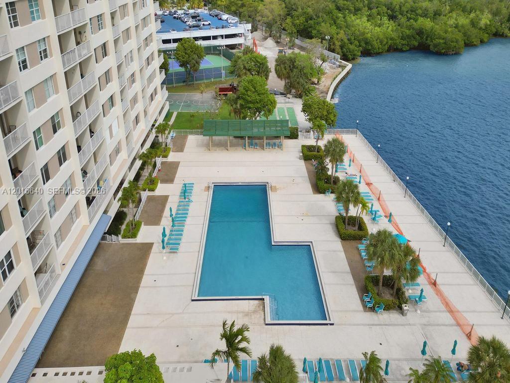 ARLEN HOUSE CONDO - Residential