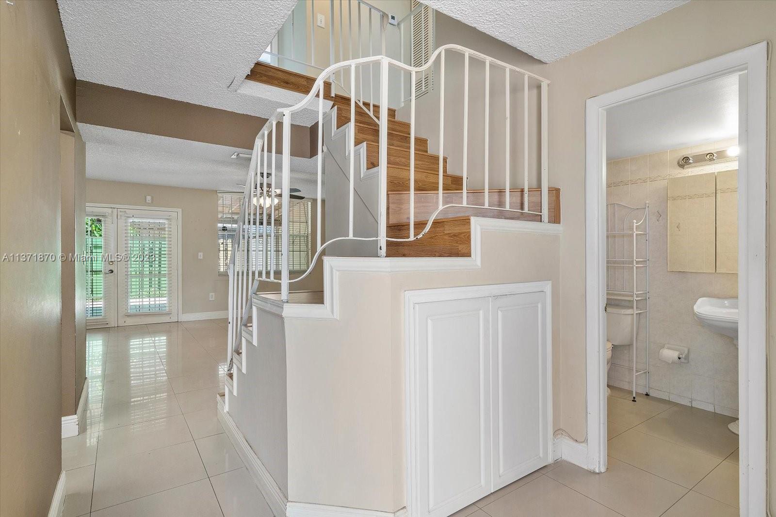 MANGO HILL CONDO - Residential