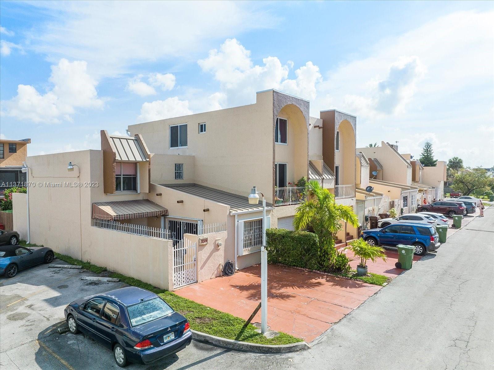 MANGO HILL CONDO - Residential