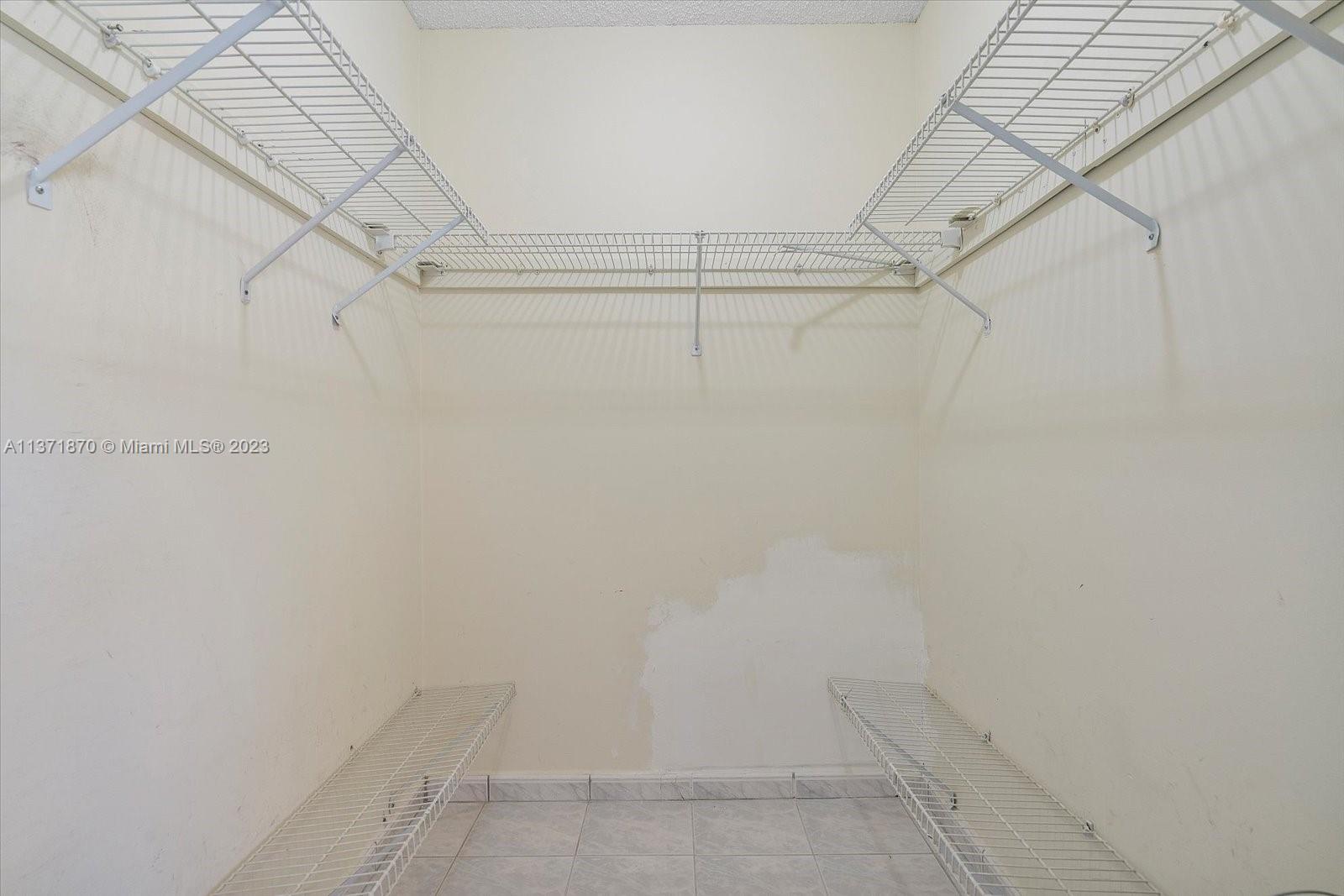 MANGO HILL CONDO - Residential