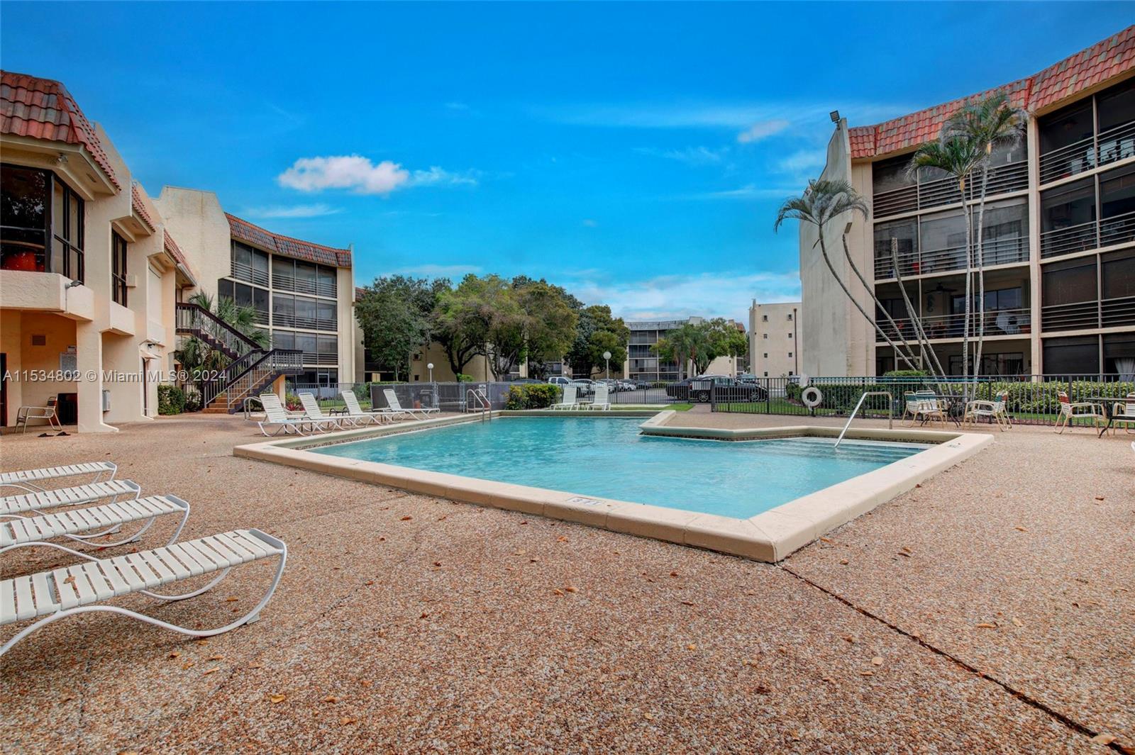 PLANTATION CLUB B CONDO - Residential