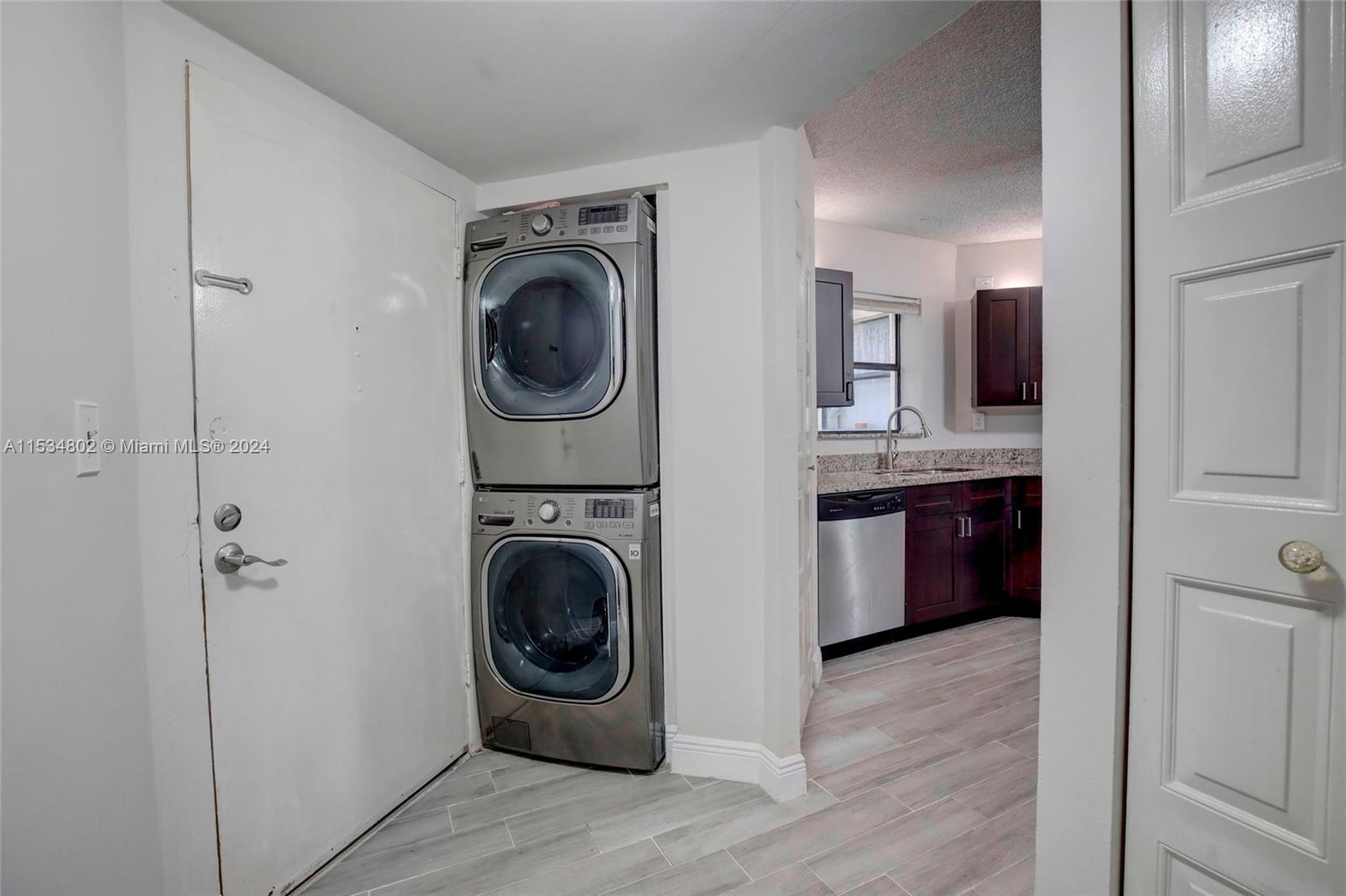PLANTATION CLUB B CONDO - Residential