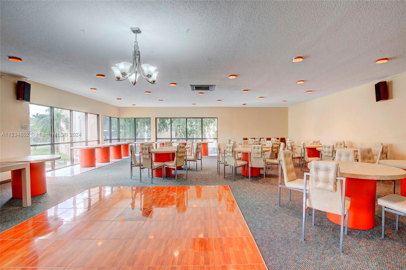 PLANTATION CLUB B CONDO - Residential