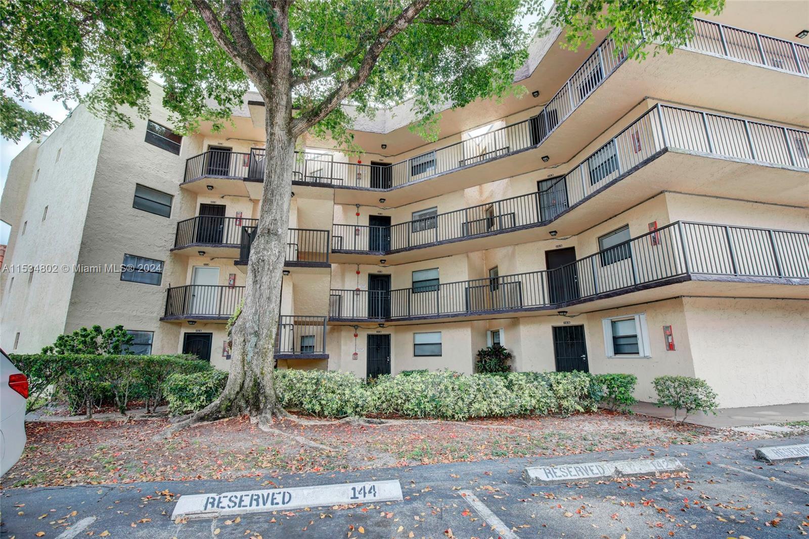 PLANTATION CLUB B CONDO - Residential