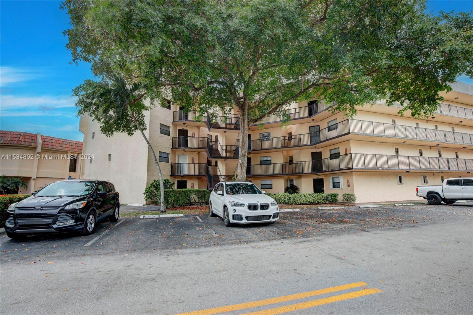 PLANTATION CLUB B CONDO - Residential