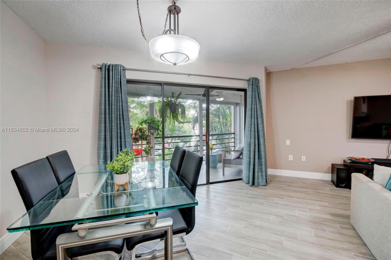 PLANTATION CLUB B CONDO - Residential