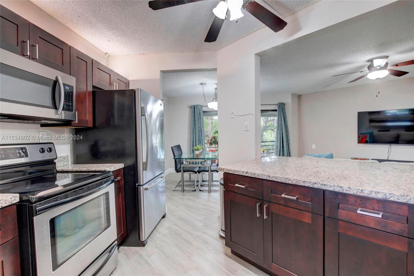 PLANTATION CLUB B CONDO - Residential