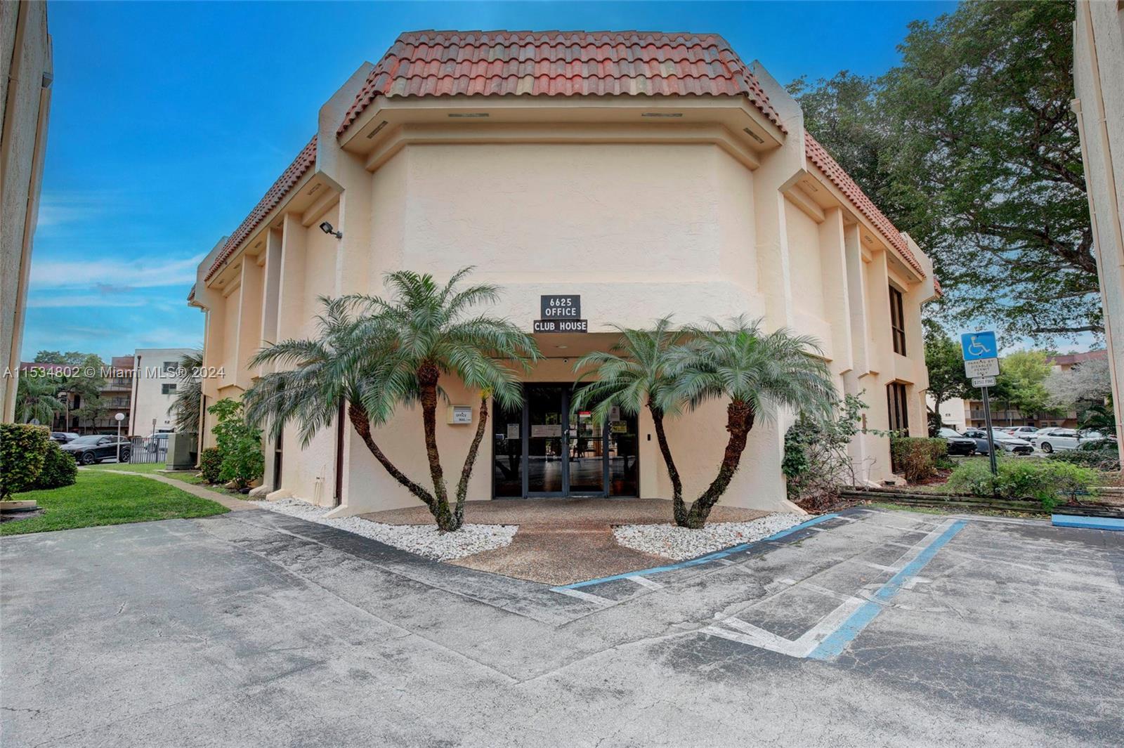 PLANTATION CLUB B CONDO - Residential