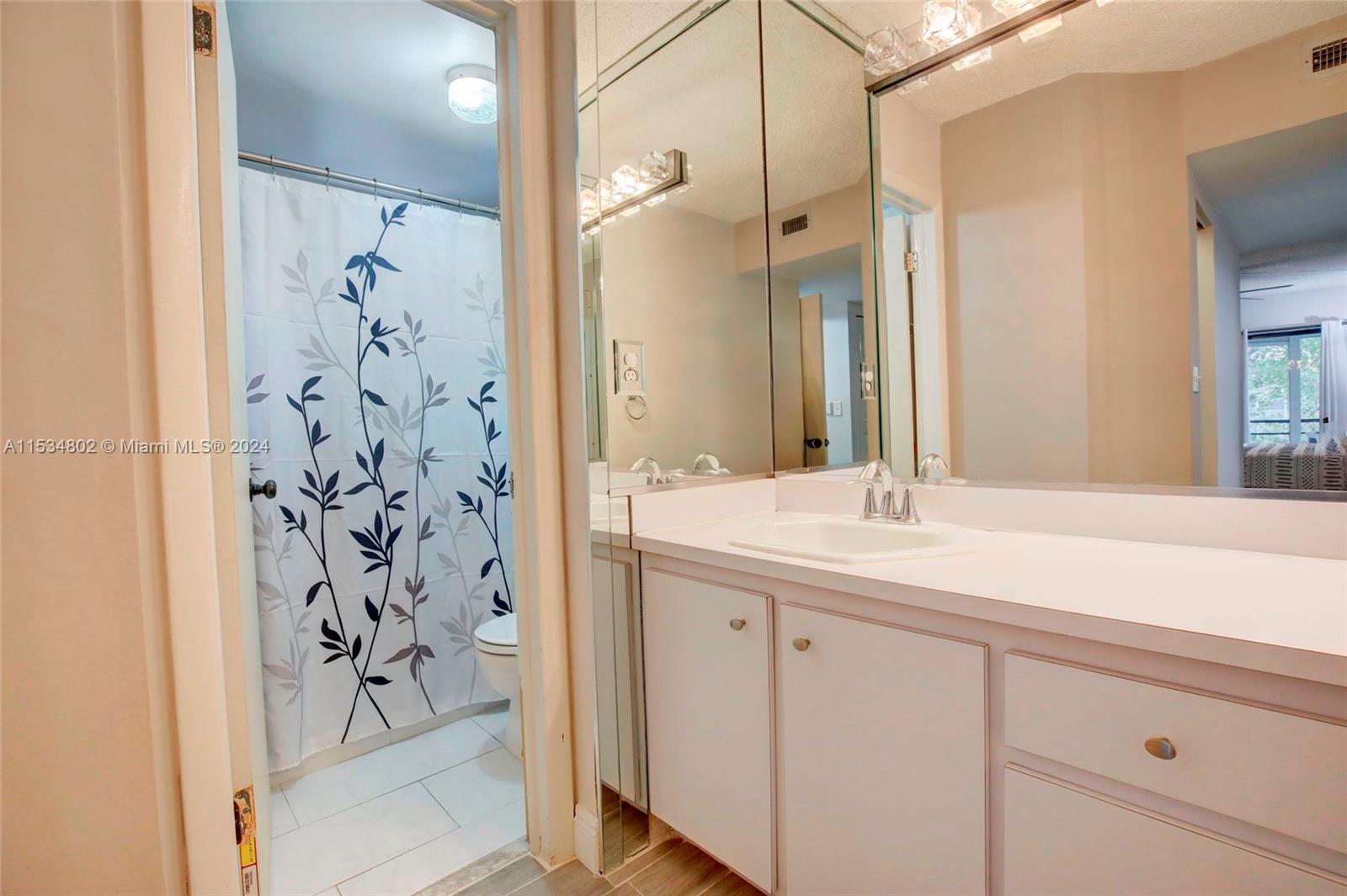 PLANTATION CLUB B CONDO - Residential