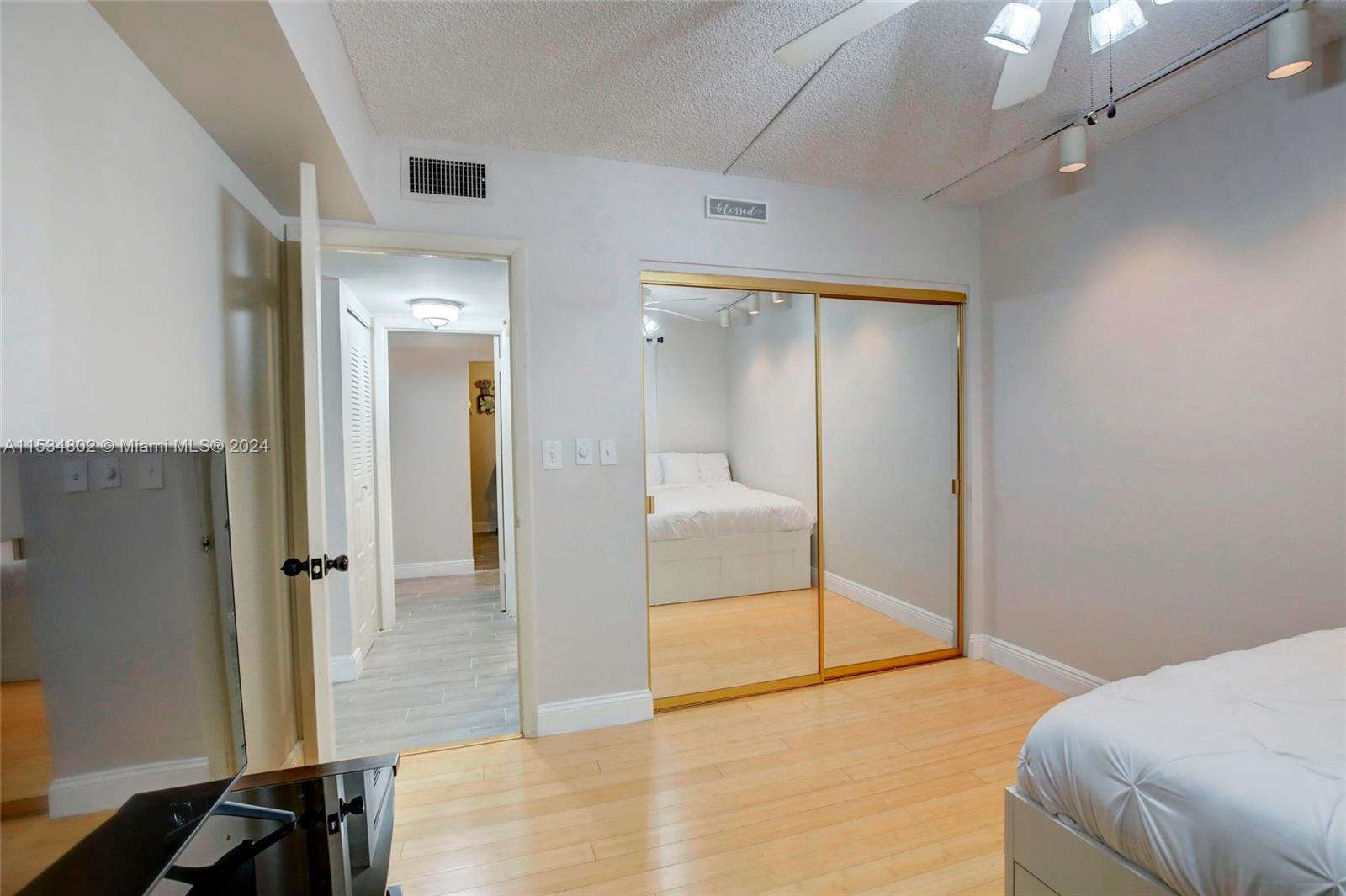 PLANTATION CLUB B CONDO - Residential
