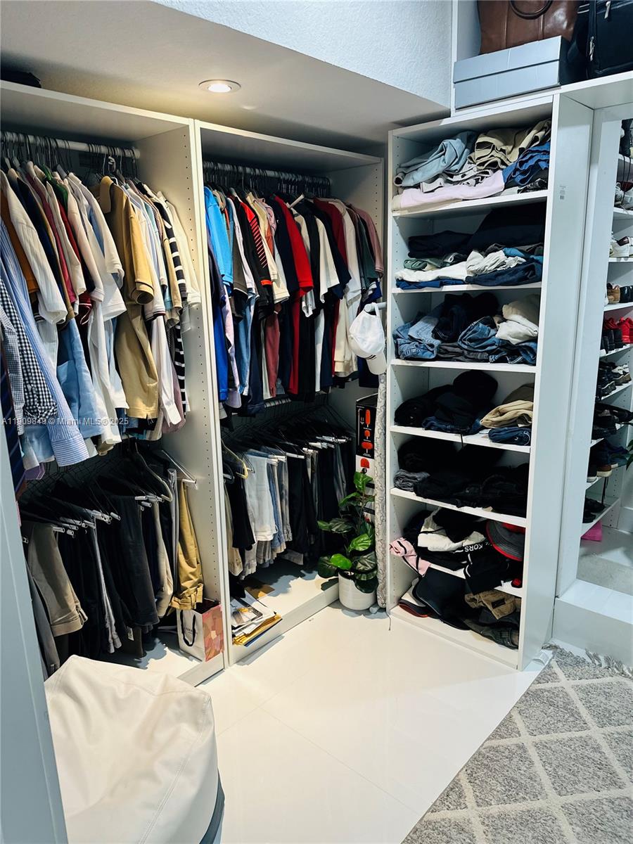 SKY LAKE - Residential