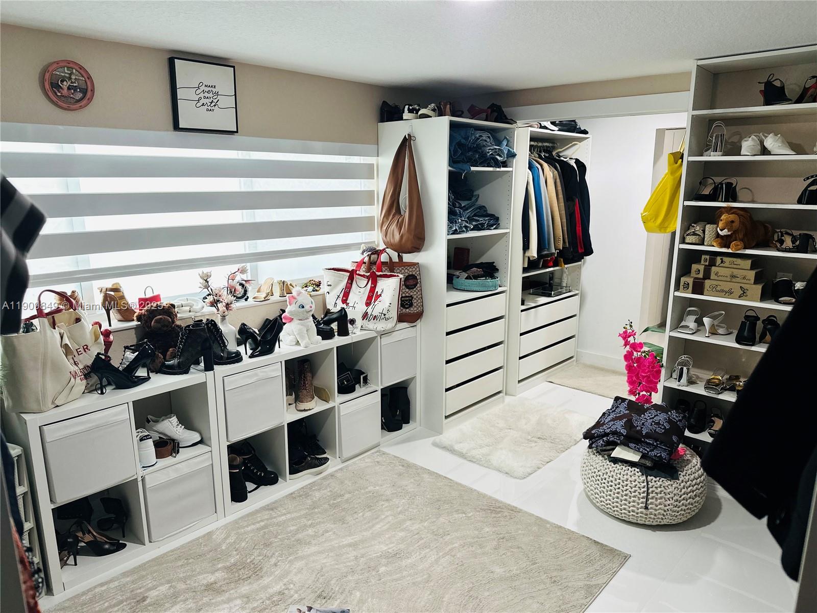 SKY LAKE - Residential