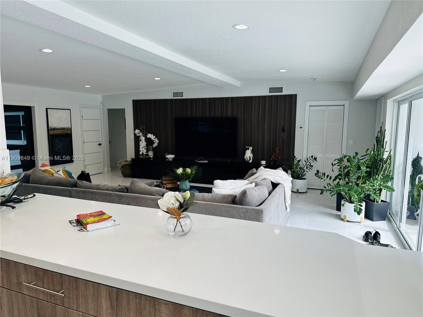 SKY LAKE - Residential