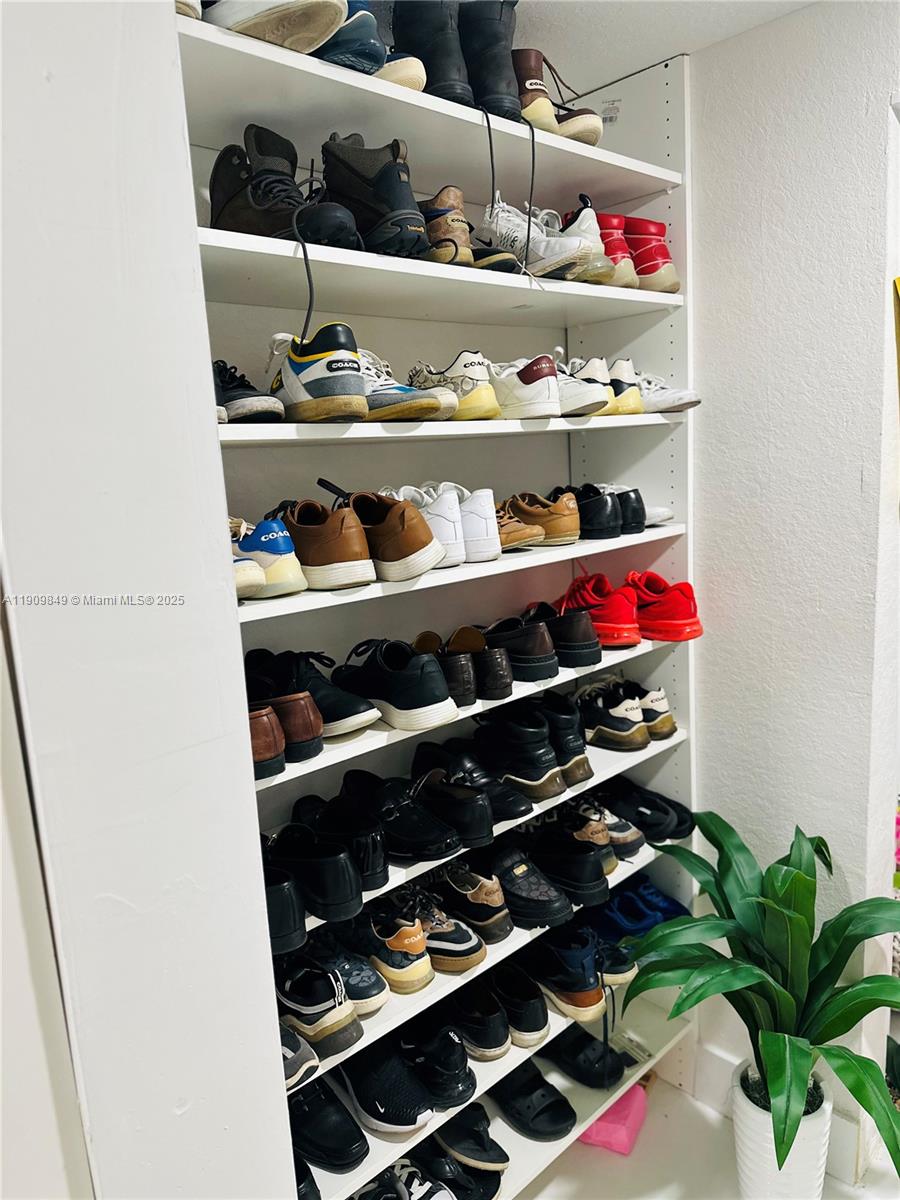 SKY LAKE - Residential