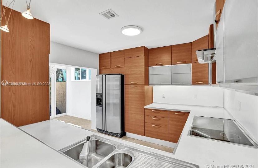 MARINER VILLAGE TH CONDO - Residential Lease