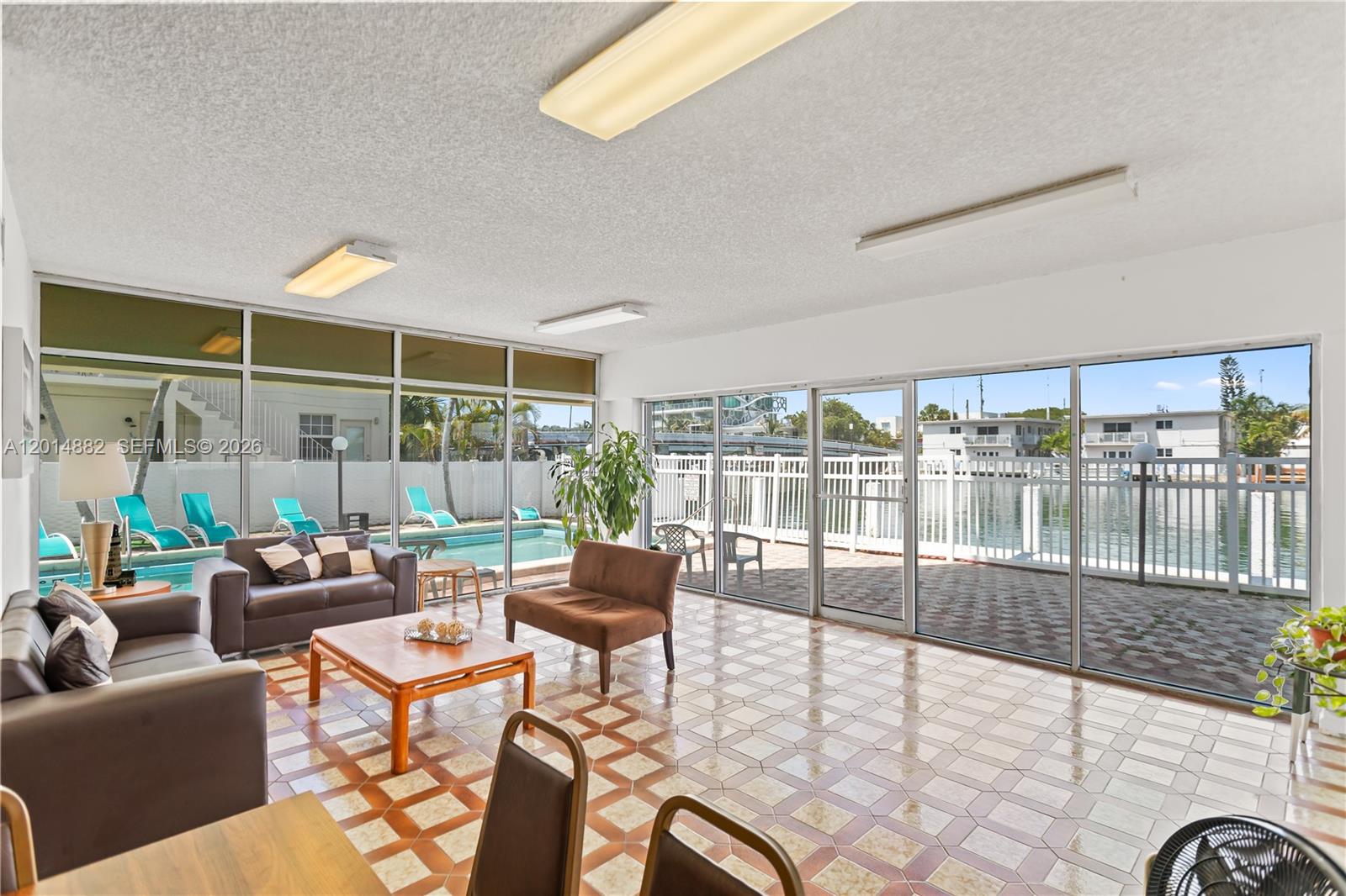 COLONNADE BAY CONDO - Residential